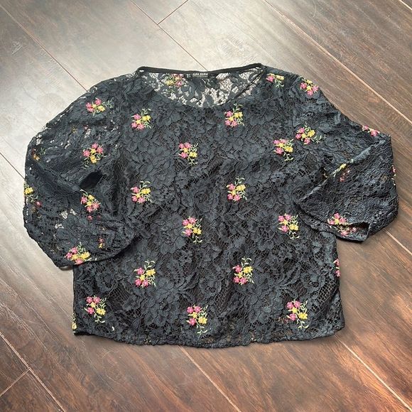 ZARA Basic | Lace top with embroidered flowers - Picture 1 of 8